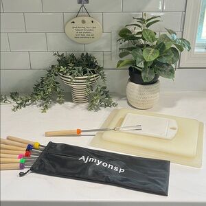 Marshmallow skewers total of eight with cutting boards